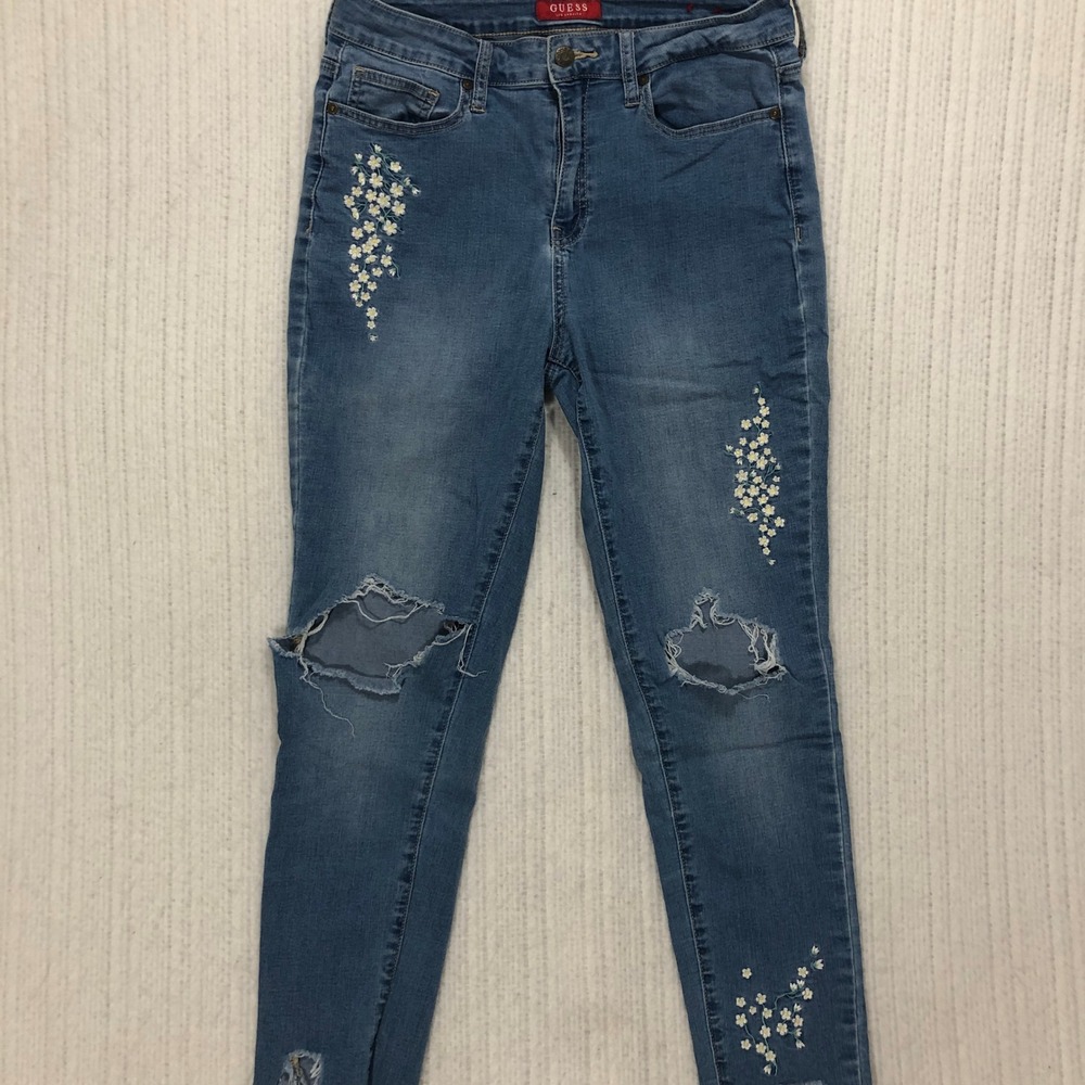 GUESS Los Angeles Jeans Size 30 Floral Embroidered Distressed Raw Hem Ankle